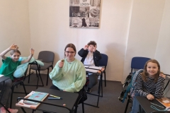 YES-LANGUAGE-CENTRE-CURSURI-ENGLEZA-COPII-CRAIOVA-CLASA-ENGLEZA-GIMNAZIU-2